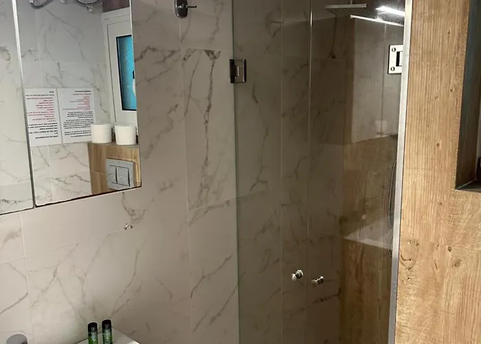 The Urban Nest * Corinth